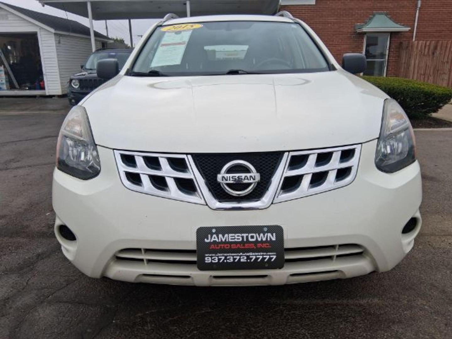2015 Pearl White Nissan Rogue Select S (JN8AS5MV1FW) with an 2.5L I-4 DOHC engine, located at 1865 W 2nd St., Xenia, OH, 45385, (937) 372-7777, 39.681259, -83.961945 - Photo#4