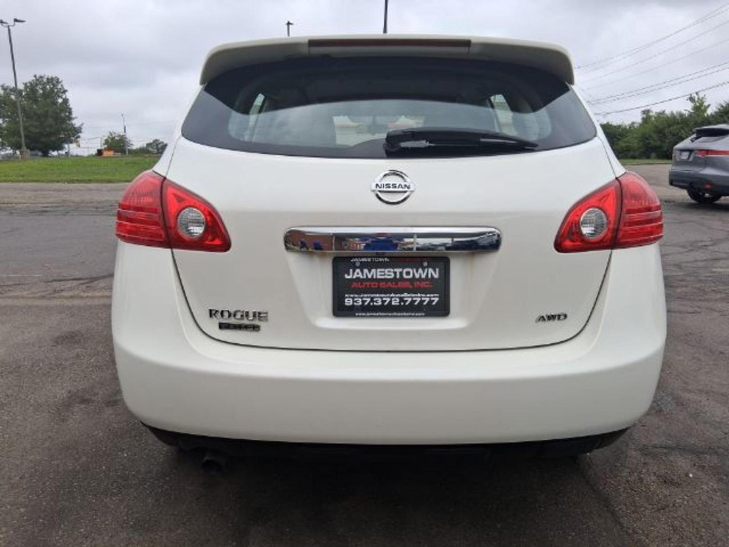 2015 Pearl White Nissan Rogue Select S (JN8AS5MV1FW) with an 2.5L I-4 DOHC engine, located at 1865 W 2nd St., Xenia, OH, 45385, (937) 372-7777, 39.681259, -83.961945 - Photo#5