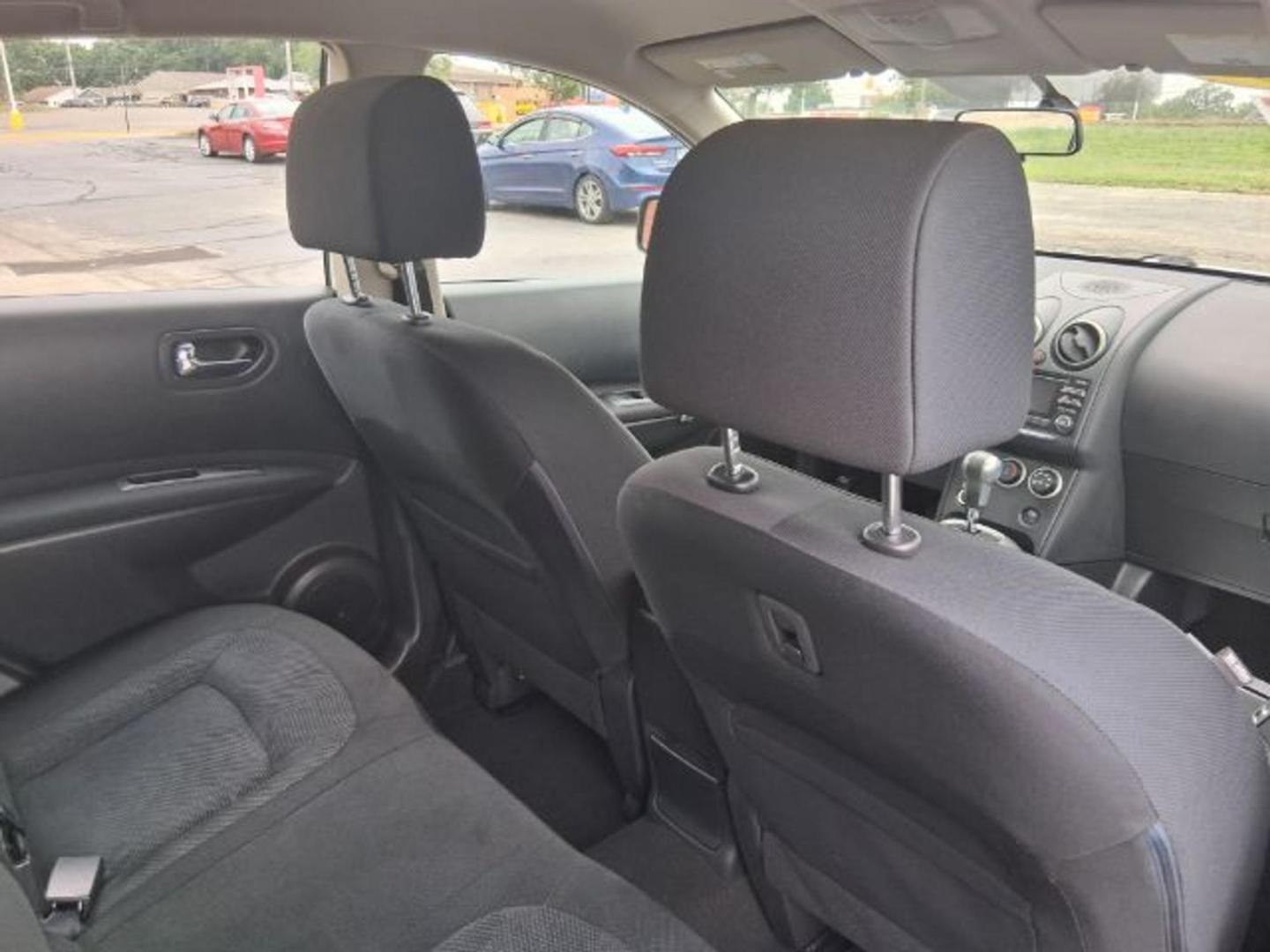 2015 Pearl White Nissan Rogue Select S (JN8AS5MV1FW) with an 2.5L I-4 DOHC engine, located at 1865 W 2nd St., Xenia, OH, 45385, (937) 372-7777, 39.681259, -83.961945 - Photo#10