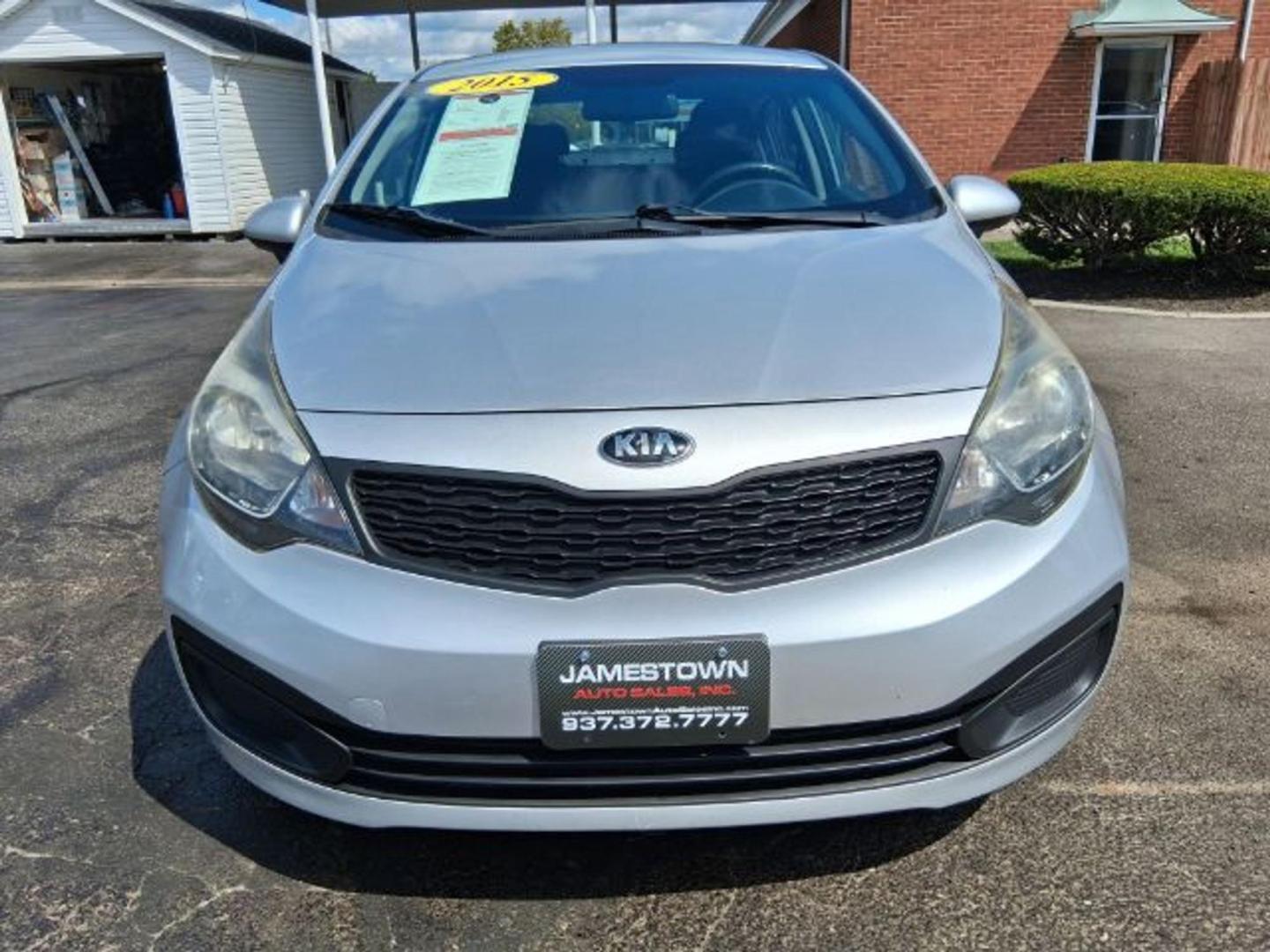 2015 Bright Silver Kia Rio LX (KNADM4A30F6) with an Gamma 1.6L I-4 gasoline direct injection engine, located at 1865 W 2nd St., Xenia, OH, 45385, (937) 372-7777, 39.681259, -83.961945 - Photo#4