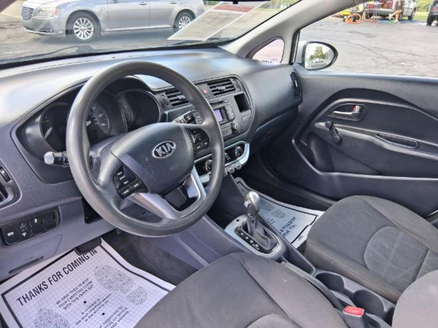 2015 Bright Silver Kia Rio LX (KNADM4A30F6) with an Gamma 1.6L I-4 gasoline direct injection engine, located at 1865 W 2nd St., Xenia, OH, 45385, (937) 372-7777, 39.681259, -83.961945 - Photo#6