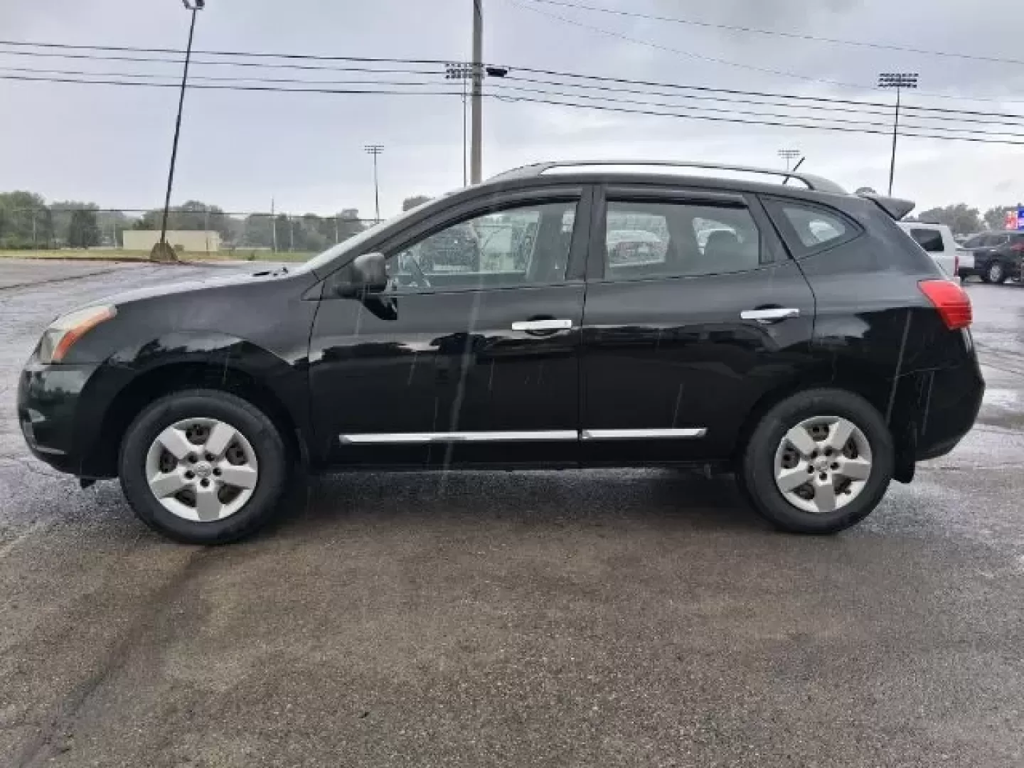 2014 Nissan Rogue S AWD (JN8AS5MV3EW) with an 2.5L L4 DOHC 16V engine, Continuously Variable Transmission transmission, located at 1865 W 2nd St., Xenia, OH, 45385, (937) 372-7777, 39.681259, -83.961945 - Are you in need of a versatile and dependable vehicle that can adapt to your ever-changing lifestyle? Look no further than this 2014 Nissan Rogue S AWD, available now at Jamestown Auto Sales in Xenia, OH. Whether you're a busy professional with long commutes, a growing family needing extra space, or - Photo#2