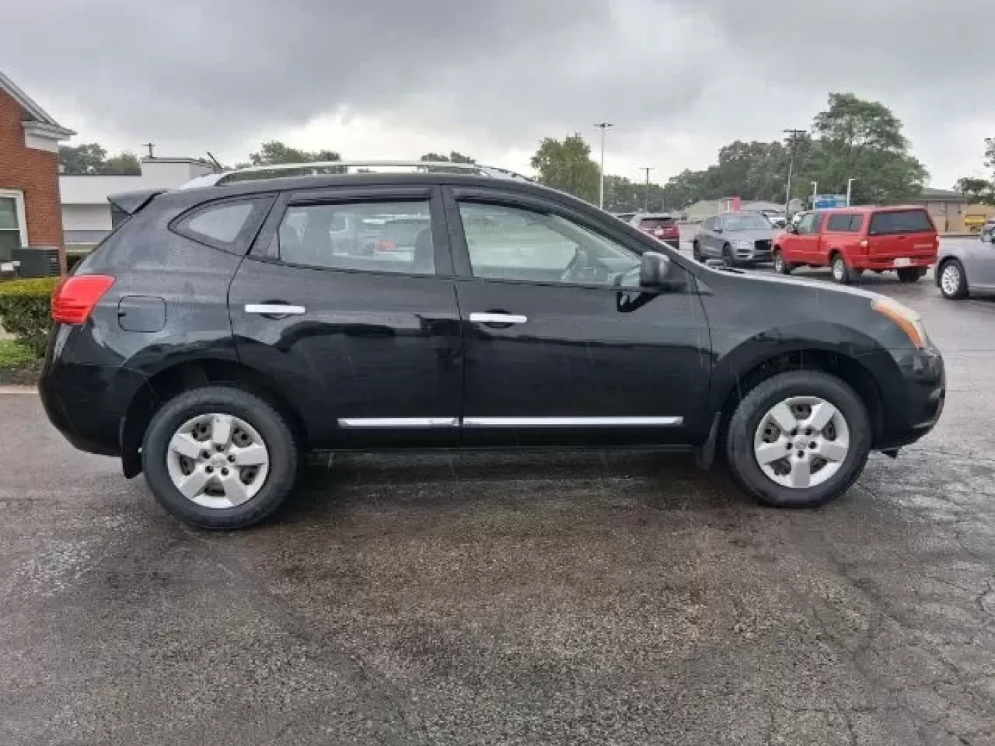2014 Nissan Rogue S AWD (JN8AS5MV3EW) with an 2.5L L4 DOHC 16V engine, Continuously Variable Transmission transmission, located at 1865 W 2nd St., Xenia, OH, 45385, (937) 372-7777, 39.681259, -83.961945 - Are you in need of a versatile and dependable vehicle that can adapt to your ever-changing lifestyle? Look no further than this 2014 Nissan Rogue S AWD, available now at Jamestown Auto Sales in Xenia, OH. Whether you're a busy professional with long commutes, a growing family needing extra space, or - Photo#3