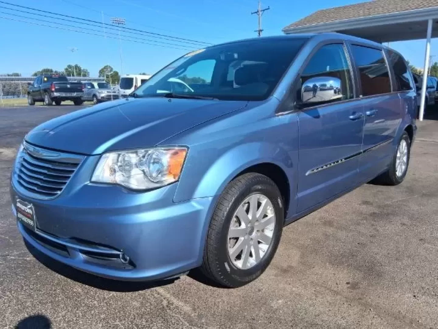 2012 Chrysler Town and Country Touring-L (2C4RC1CG8CR) with an 3.6L V-6 DOHC engine, located at 1865 W 2nd St., Xenia, OH, 45385, (937) 372-7777, 39.681259, -83.961945 - **Experience Family Adventures with the 2012 Chrysler Town and Country at Jamestown Auto Sales!** <br /> <br /> If you're searching for the perfect vehicle to accommodate your growing family while offering comfort and style, look no further than this stunning 2012 Chrysler Town and Country Touri - Photo#1
