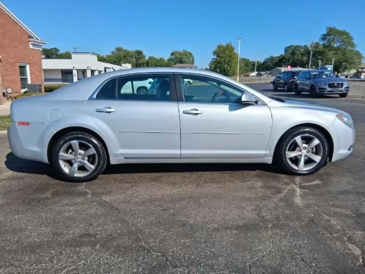 2011 Chevrolet Malibu 1LT (1G1ZC5E1XBF) with an Ecotec 2.4L I-4 DOHC engine, located at 1865 W 2nd St., Xenia, OH, 45385, (937) 372-7777, 39.681259, -83.961945 - **Discover Your Perfect Commuter Companion: 2011 Chevrolet Malibu 1LT at Jamestown Auto Sales!**<br /> <br /> Are you searching for a reliable vehicle that fits seamlessly into your daily routine? Look no further than this stunning 2011 Chevrolet Malibu 1LT, ideal for anyone seeking a dependable rid - Photo#3